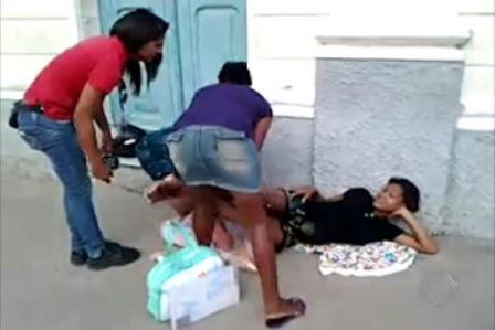 Santo Amaro: 'Salvaram nossas vidas', diz jovem que deu à luz na porta de maternidade Santo Amaro: 'Salvaram nossas vidas', diz jovem que deu à luz na porta de maternidade
