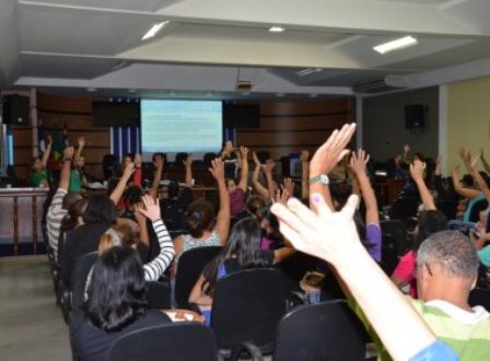 Professores municipais entram em greve por tempo indeterminado Professores municipais entram em greve por tempo indeterminado