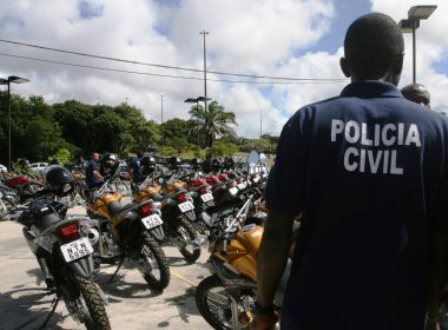 Policiais civis aprovam indicativo de greve e paralisação de 48h Policiais civis aprovam indicativo de greve e paralisação de 48h