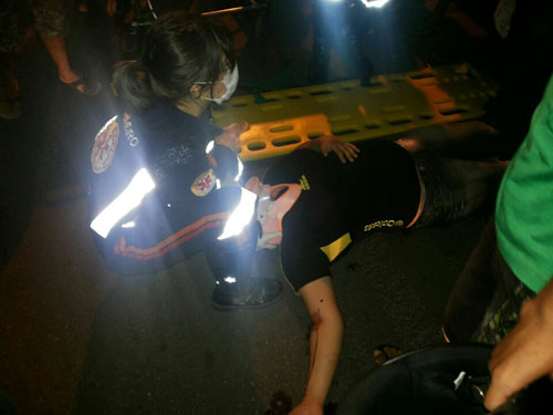 Colisão entre duas motos deixa uma mulher ferida na Avenida Dr. Guilherme Dias Colisão entre duas motos deixa uma mulher ferida na Avenida Dr. Guilherme Dias