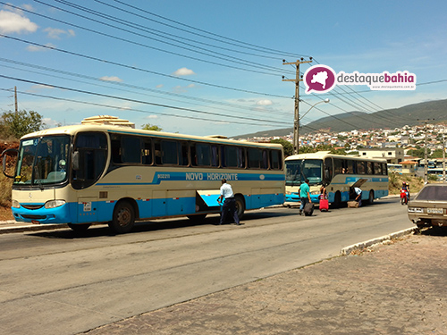 ÔNIBUS DA NOVO HORIZONTE APRESENTA PROBLEMAS E CAUSA TRANSTORNO AOS PASSAGEIROS