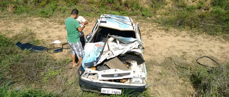 Carro da produtora Brilho Capota próximo a Itaguarana, trecho entre Tanhaçu/Ituaçu