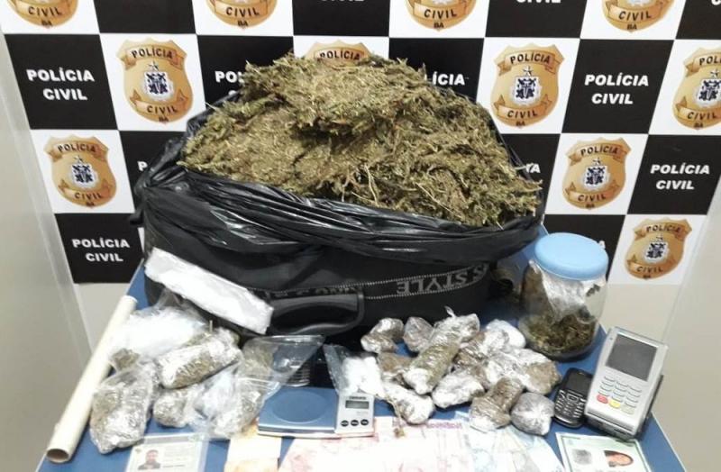 Motorista de aplicativo é preso com outro homem antes de corrida para fazer entrega de drogas em Vitória da Conquista