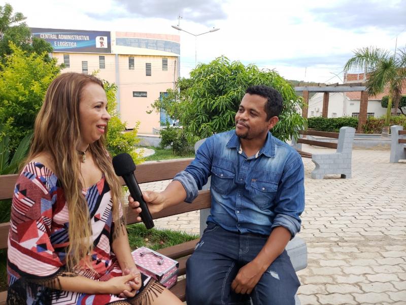 Artista brumadense com destaque internacional fala de sua trajetória; veja o vídeo com a reportagem especial