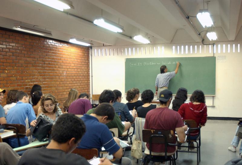 Piso salarial para professores do magistério é reajustado em 4,17%