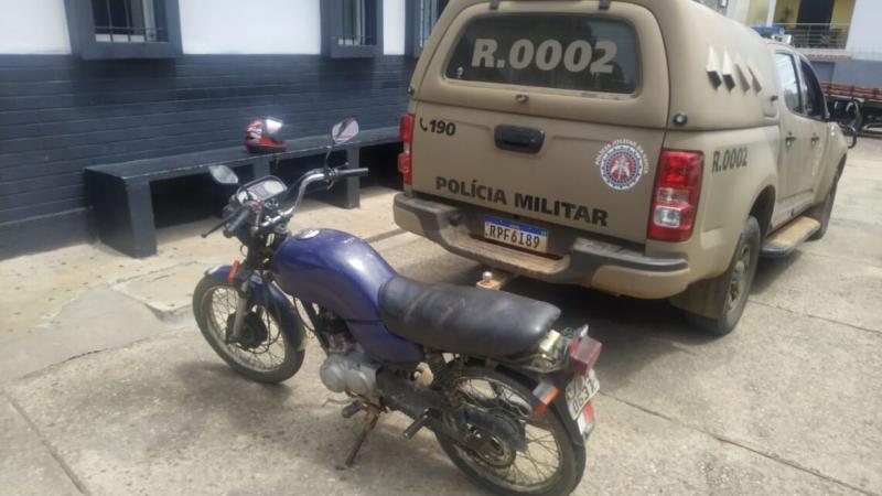 Polícia militar recupera motocicleta roubada horas antes em Brumado