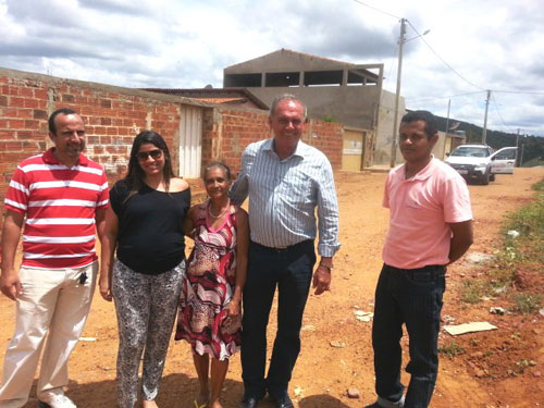 Prefeito atendendo ao pedido do presidente da associação visita o bairro Jardim de Aláh