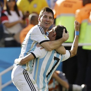 Messi e Di Maria evitam pênaltis e colocam Argentina nas quartas