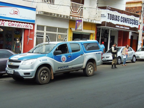 Policia responde a ação de bandidos realizando operação do centro da cidade
