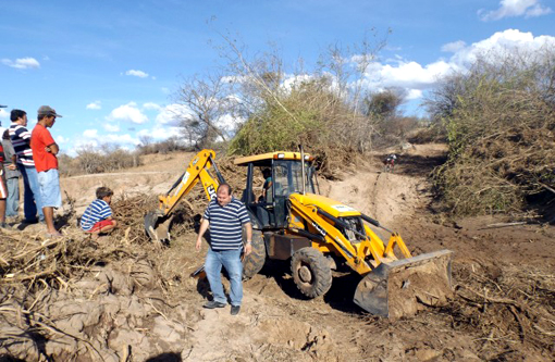 Prefeitura inicia trabalho de recuperação de estradas que foram danificadas por vendaval e Chuva de Granizo