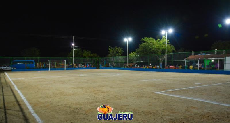 Governo de Guajeru entrega campo society na comunidade de Descoberto