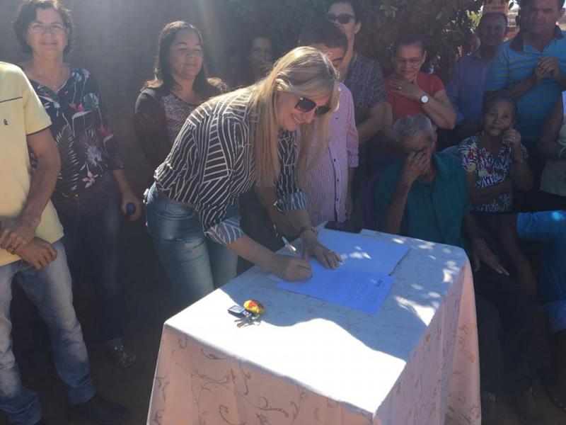 Malhada de Pedras: Prefeitura assina ordem de serviço para calçamento e recebe Materiais para sistema de abastecimento de água