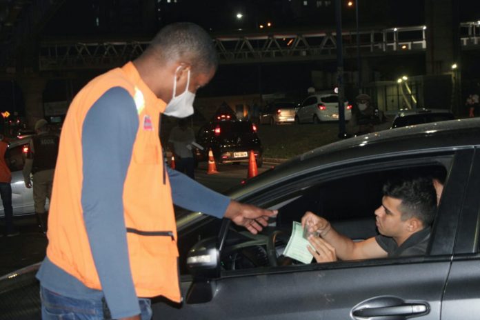 Condutores podem dirigir com CNH vencida sem risco de punições na Bahia