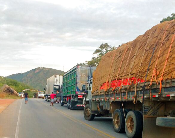 Brumadense morre ao pular de carreta na BR - 030, na Serra dos Brindes em Guanambi
