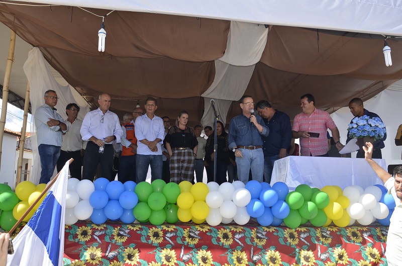 Prefeito de Rio do Antônio e demais lideranças assinam ordem de serviço para construção da adutora do Truvisco