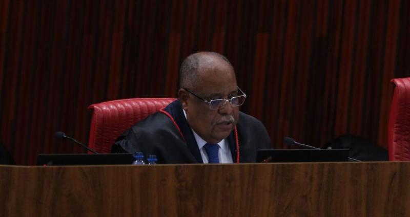 Ministro relator vota por inelegibilidade de Bolsonaro em julgamento no TSE