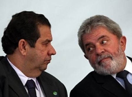 'Isso sai na urina', diz Lula a Lupi sobre acusação de corrupção