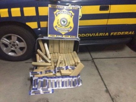 43 kg de maconha e mais de 180 munições são flagradas em ônibus