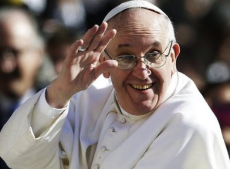 Papa envia questionário sobre união homoafetiva para paróquias