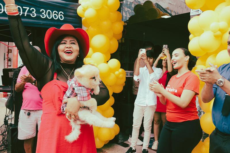 Perinalva Dias celebra mais um ano de vida e compartilha a alegria com familiares; amigos, colaboradores e clientes