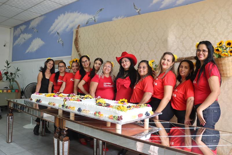 Perinalva Dias celebra mais um ano de vida e compartilha a alegria com familiares; amigos, colaboradores e clientes