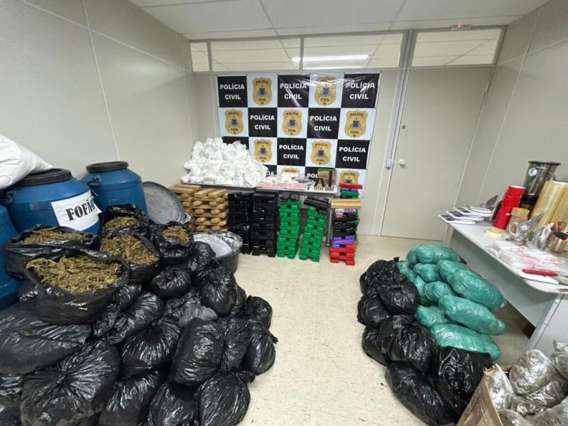 Polícia desarticula laboratório de drogas que funcionava em hotel de luxo da Bahia