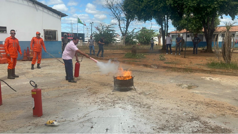 Assistência Militar do MP promove curso de reciclagem de brigada de incêndio em Brumado