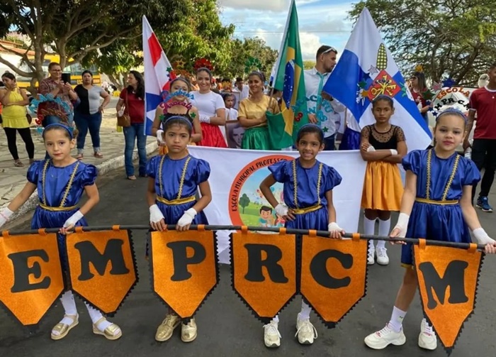 Após 10 anos sem realizar desfile cívico, prefeitura de Aracatu resgata tradição neste 07 de Setembro 