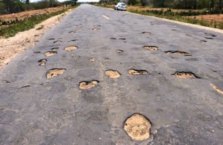 Trecho da BR 324 que liga Capim Grosso à Jacobina está entre as piores da Bahia