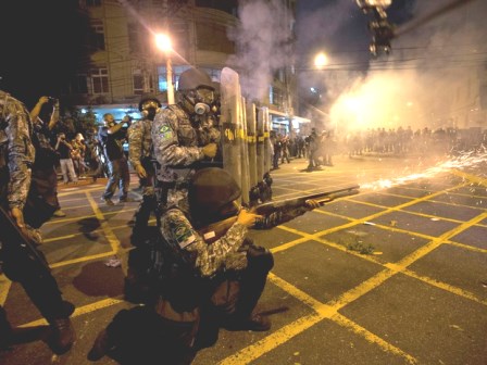 Governo cria tropa de choque de 10 mil homens para protestos na Copa