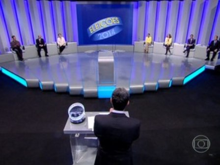 Confrontos entre candidatos marcam debate tenso às vésperas do 1º turno