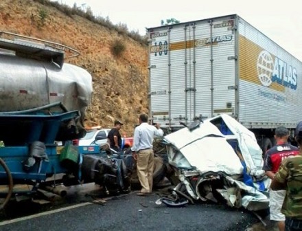 Jaguaquara: Acidente envolvendo sete veículos deixa motorista ferido 