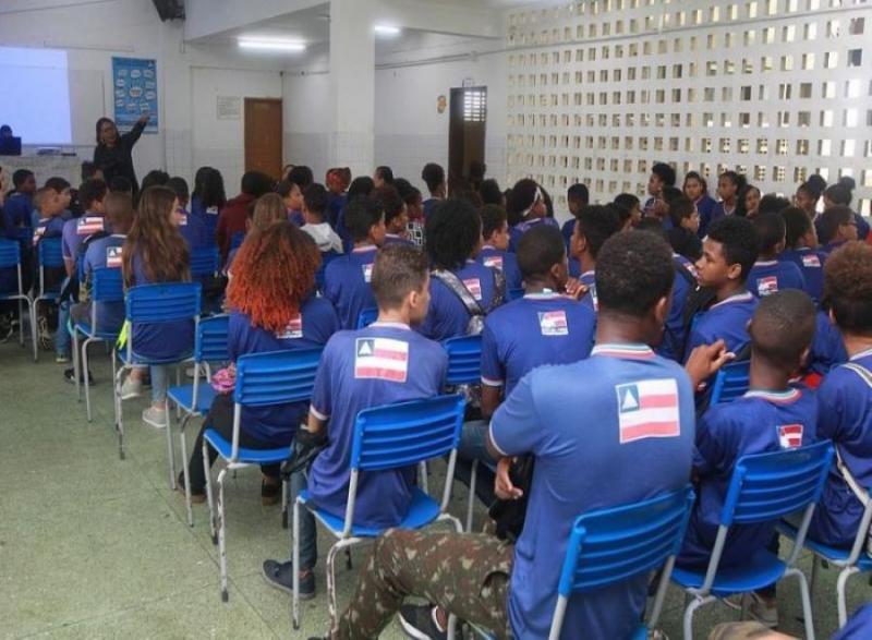 Dia do Professor: Covid-19 fez ensino e papel do professor mudarem