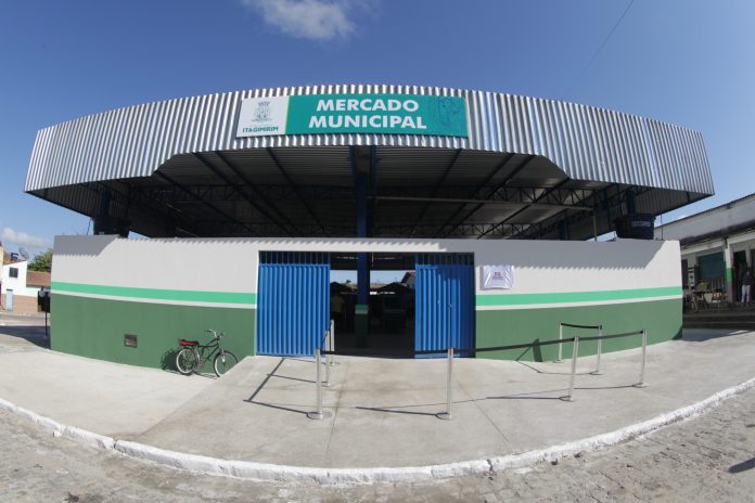Reforma do Mercado Municipal de Itagimirim beneficia 200 famílias de pequenos agricultores