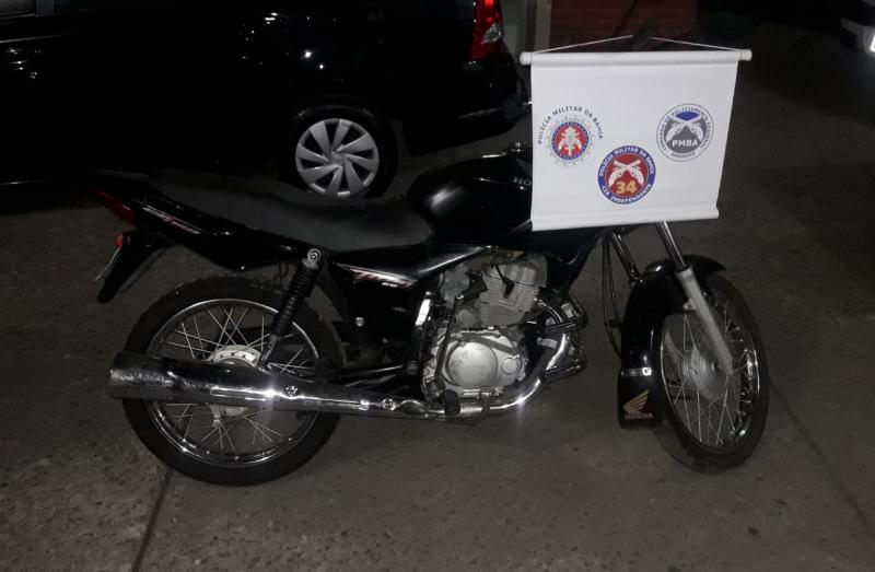 Polícia Militar recupera moto roubada no bairro Esconso, em Brumado