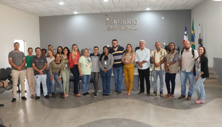Reunião com equipe administrativa de Aracatu discute medidas de combate ao surto de esquistossomose