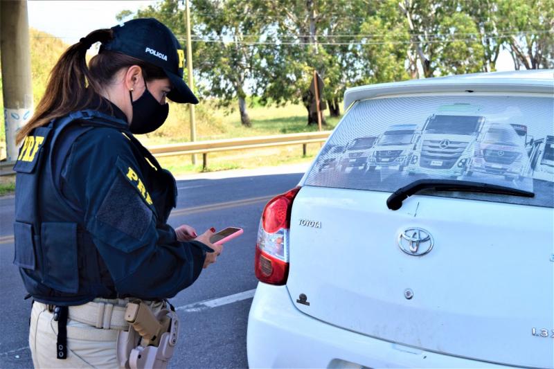 PRF na Bahia flagrou 310 pessoas sem cinto de segurança no feriado da Semana Santa