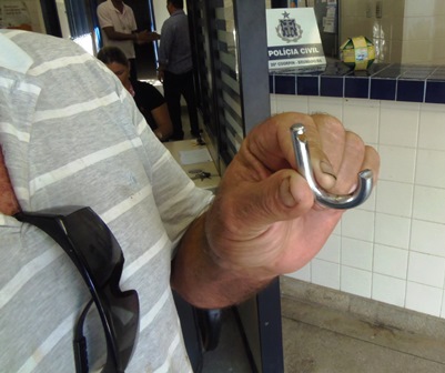 Bandidos arrobam oficina no Bairro Esconso e furtam veiculo