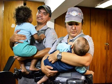 PM encontra bebês abandonados em favela de Santo André, no ABC