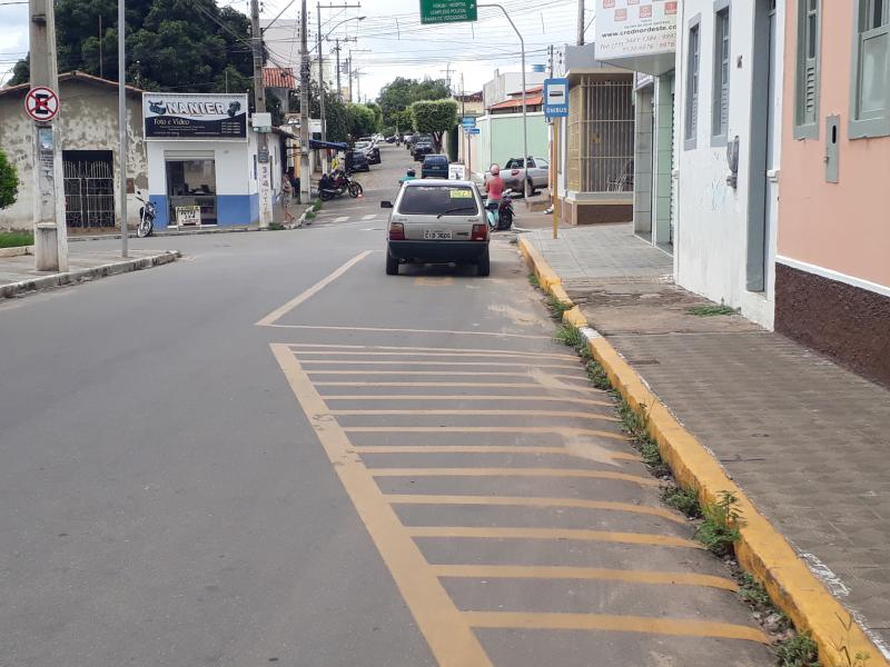 SMTT e SEINF relocarão ponto de ônibus da rua do fundo da Igreja Matriz em Brumado
