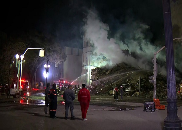 Bombeiros dizem que 44 pessoas ainda não foram localizadas após incêndio no centro de SP