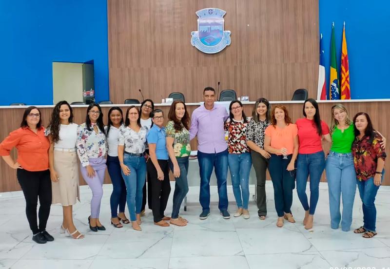 Câmara de Brumado faz homenagem ao Dia Internacional da Mulher