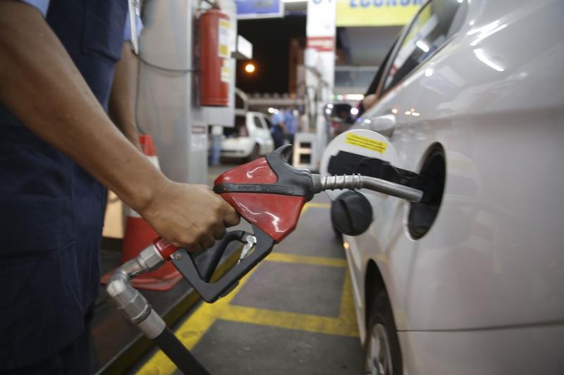 Preço da gasolina sobe pela 4ª semana e acumula alta de 3,5% em um mês