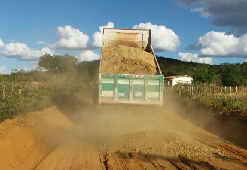Barra da Estiva: prefeitura inicia obras de recuperação das estradas