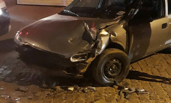 Veículos colidem frontalmente no Bairro Santa Tereza em Brumado