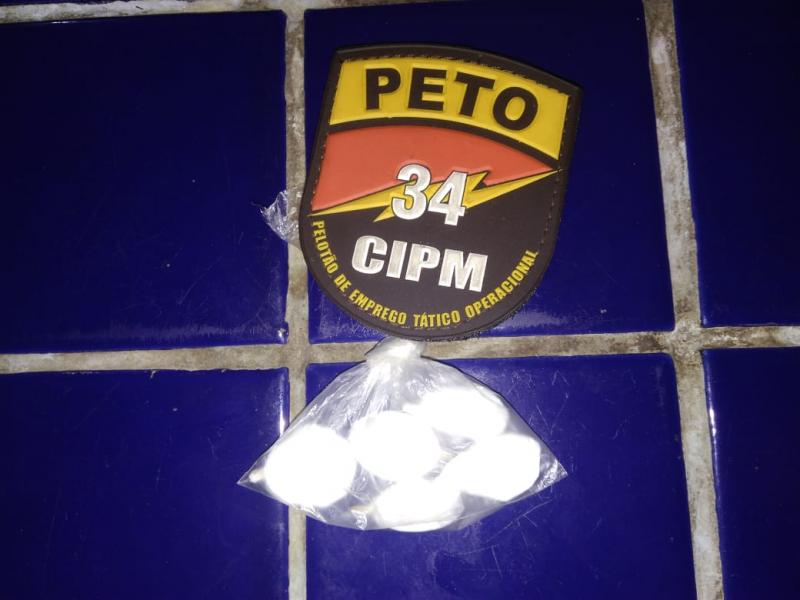 Jovens são detidos após dispensarem substâncias ilícitas no bairro São Jorge