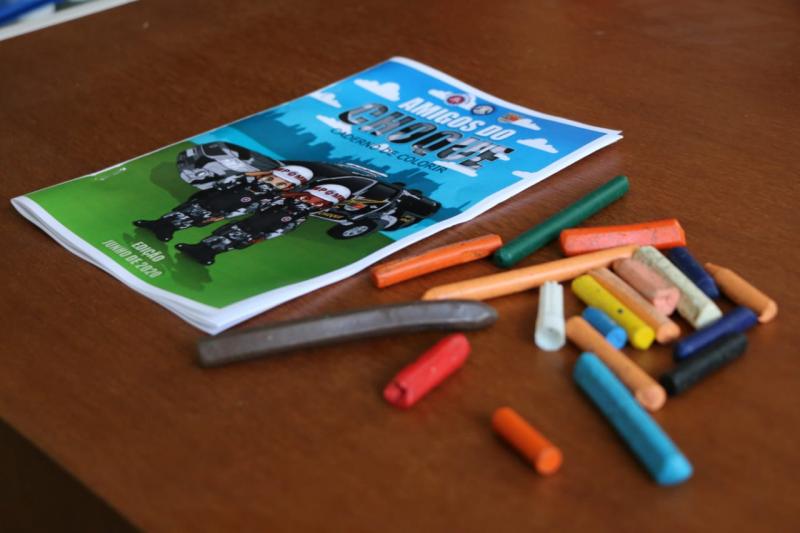 Batalhão de Choque  lança caderno de colorir para criançada em isolamento