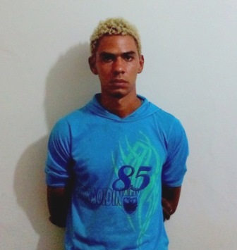 Bandido azarado, rouba veiculo, fica sem gasolina e acaba preso pela policia