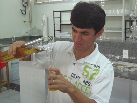 Gasolina comercializada em Brumado passa por testes de volumetria e dosagem de álcool e está dentro do permitido pela ANP