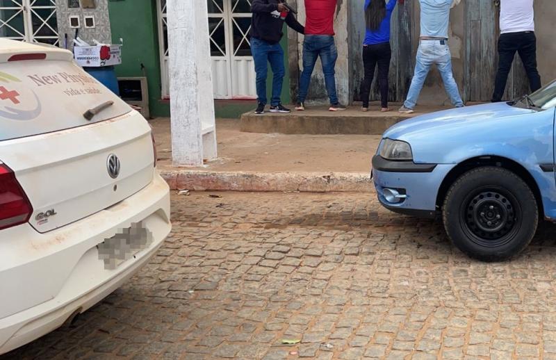 Supostos agentes de saúde denunciados por moradores de Brumado, eram na verdade funcionários de empresa ortopédica